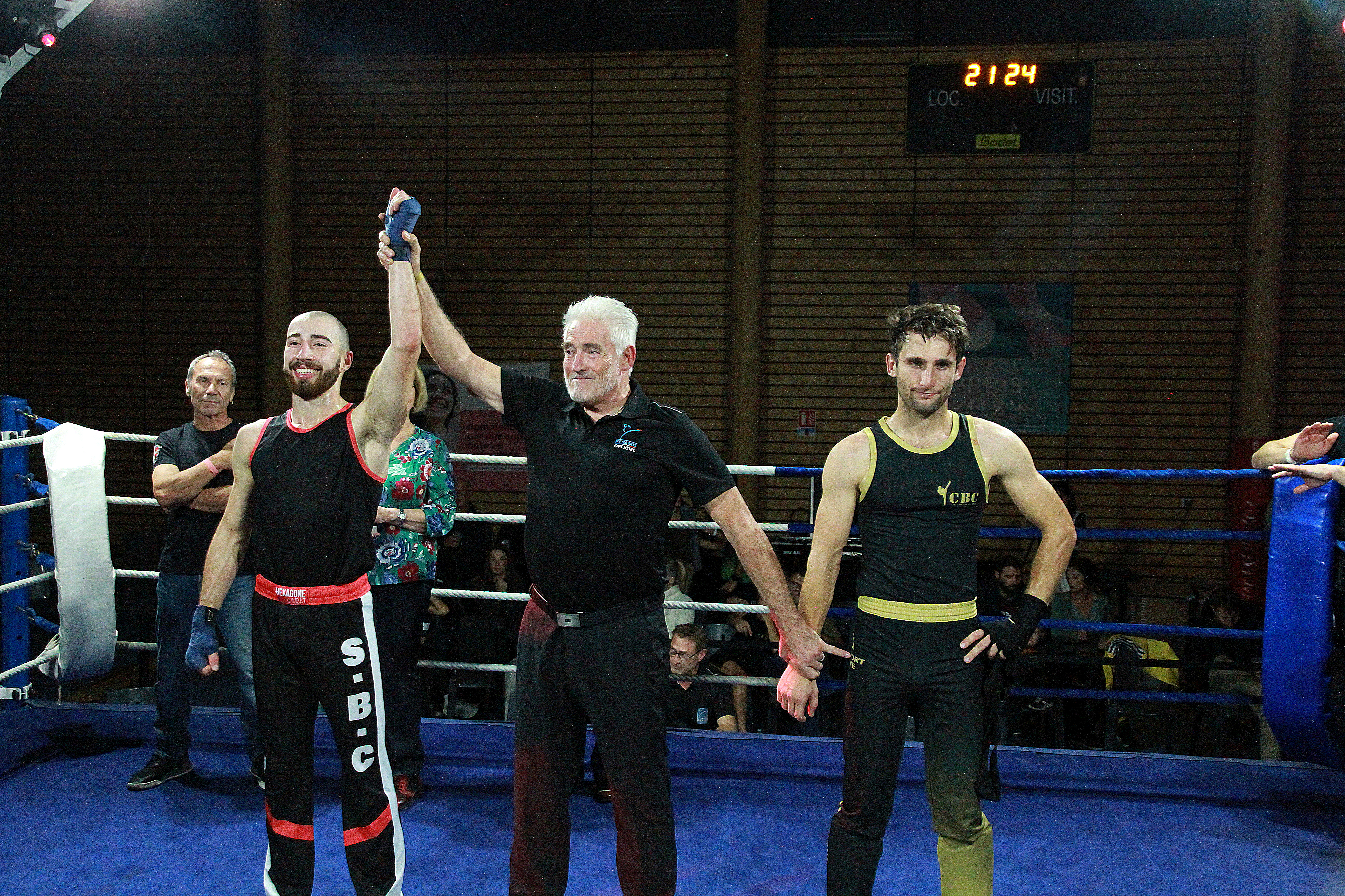 Victoire d'un combattant sur le ring