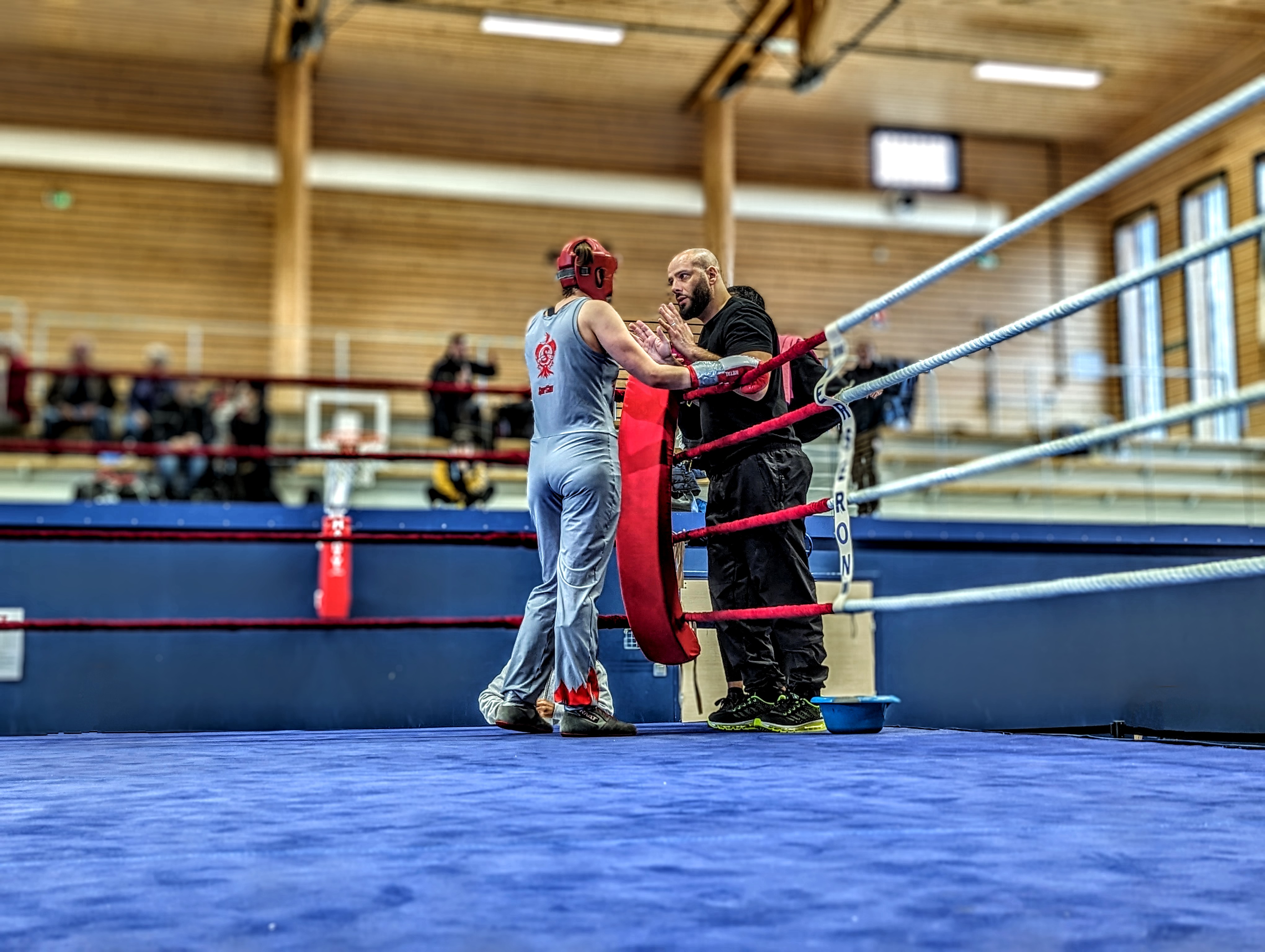 Combattant dans le coin du ring
